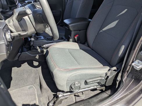 Used 2025 Jeep Wrangler Unlimited Rubicon image 14