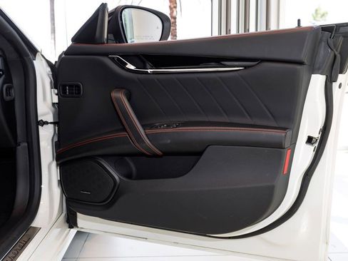 Used 2022 Maserati Quattroporte Modena RWD image 13