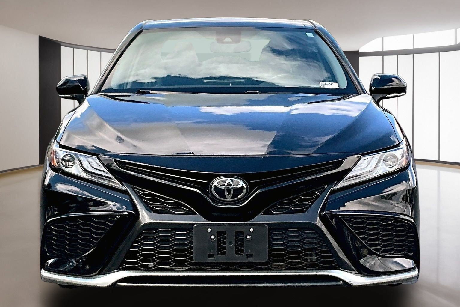 Used 2024 Toyota Camry XSE FWD image 2