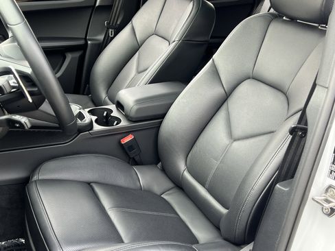 Certified 2025 Porsche Macan Turbo image 5