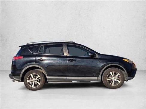Used 2017 Toyota RAV4 XLE image 4