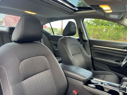 Used 2023 Nissan Altima 2.5 SV w/ SV Premium Package FWD image 25