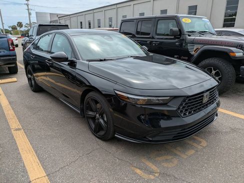 Used 2025 Honda Accord Sport image 2