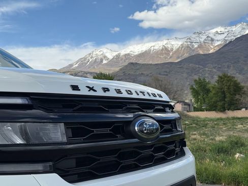 Used 2022 Ford Expedition Max Limited AWD/4WD image 16