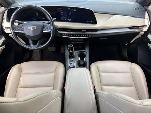 Used 2024 Cadillac XT4 Luxury w/ Cold Weather Package FWD image 11