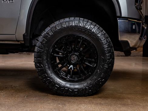 Used 2024 Chevrolet Silverado 2500 LTZ w/ LTZ Convenience Package image 12