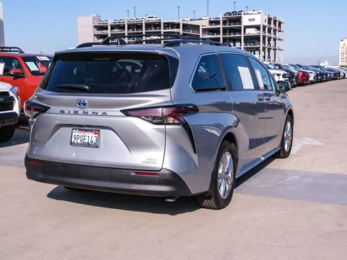 Certified 2024 Toyota Sienna XLE w/ XLE Plus Package FWD image 4