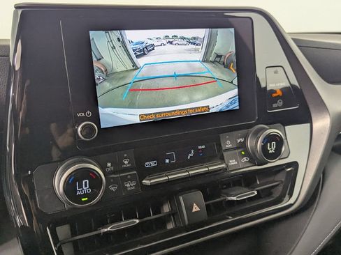 Used 2023 Toyota Highlander LE FWD image 20