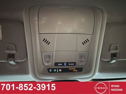 Used 2024 Chevrolet Equinox LT image 33