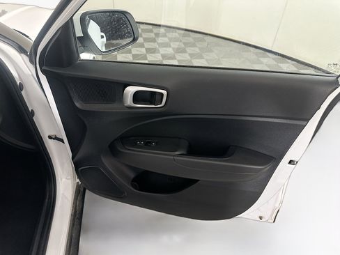 Used 2025 Hyundai Venue SEL FWD image 31
