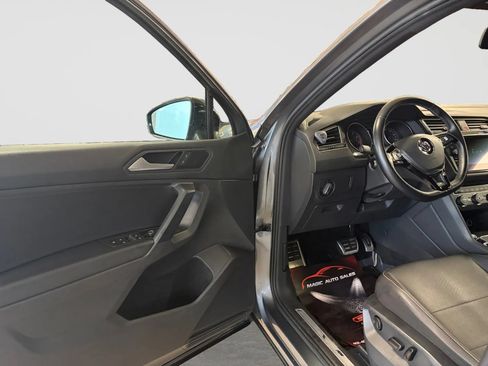 Used 2021 Volkswagen Tiguan SE R-Line AWD/4WD image 11