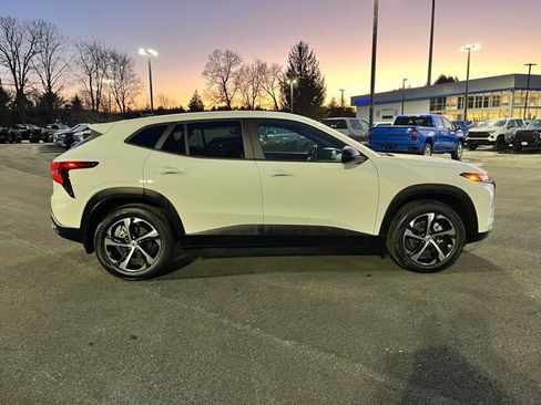 Used 2024 Chevrolet Trax RS w/ Driver Confidence Package image 5