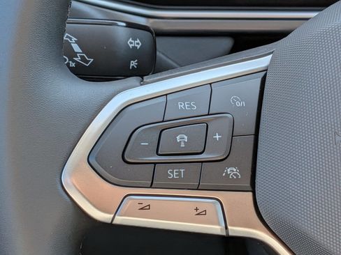 New 2026 Volkswagen Taos SE image 18