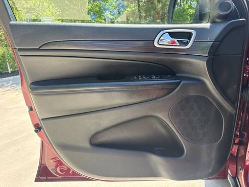 Used 2019 Jeep Grand Cherokee Laredo w/ Laredo X Package RWD image 13