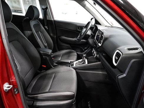 Used 2023 Hyundai Venue Limited w/ Cargo Package image 21