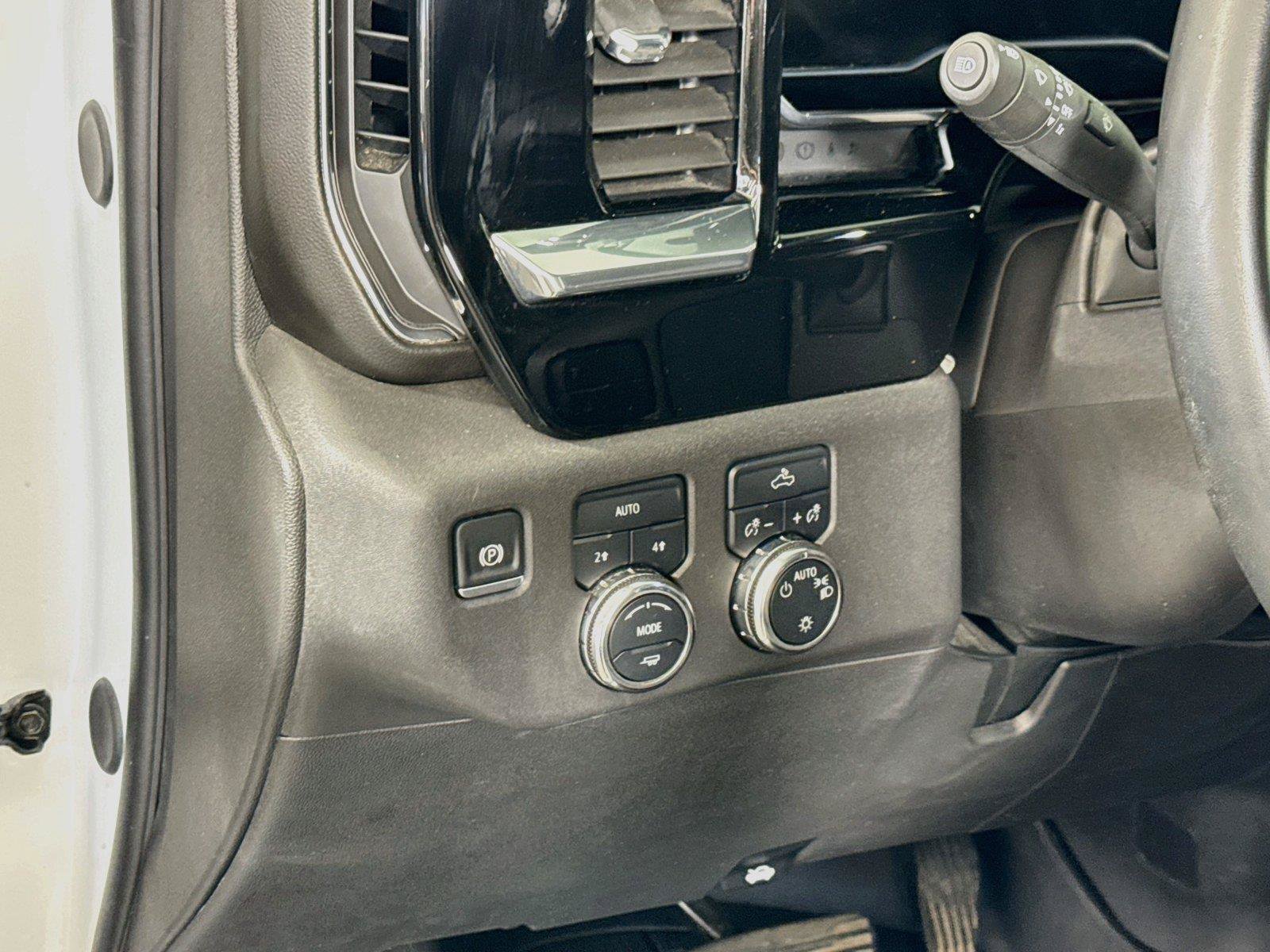 Used 2025 GMC Sierra 1500 SLE AWD/4WD image 4