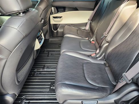 Certified 2024 Kia Carnival SX image 27