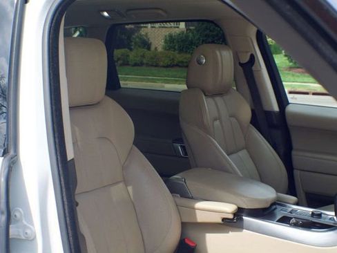 Used 2017 Land Rover Range Rover Sport HSE image 46