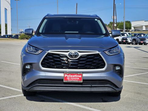 Used 2020 Toyota Highlander XLE image 2