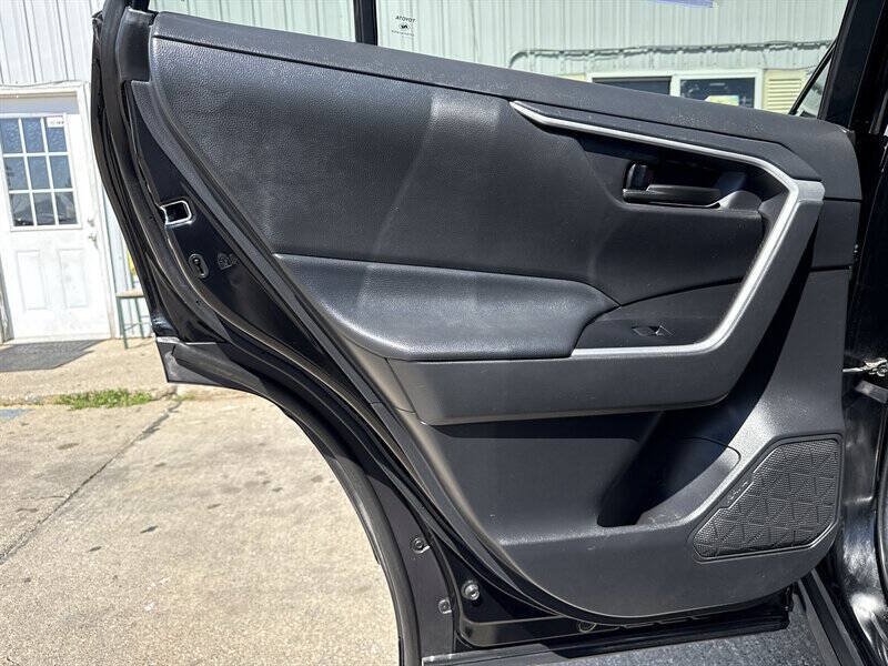 Used 2021 Toyota RAV4 LE AWD/4WD image 20