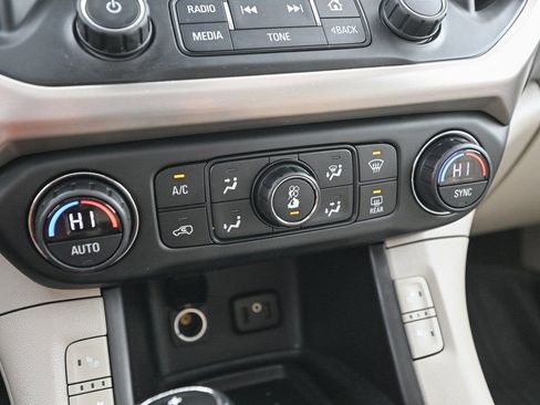 Used 2017 GMC Acadia Denali w/ Technology Package image 40