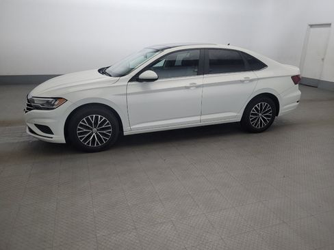 Used 2019 Volkswagen Jetta SE FWD image 2