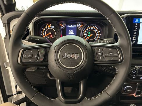 Used 2025 Jeep Wrangler Unlimited Sport AWD/4WD image 14