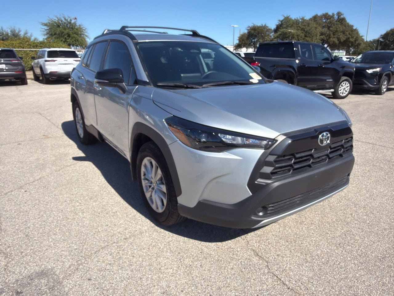 Used 2026 Toyota Corolla Cross LE FWD image 1