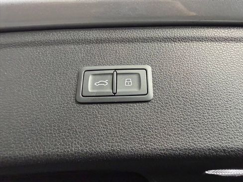 Used 2022 Audi Q5 2.0T Premium image 26