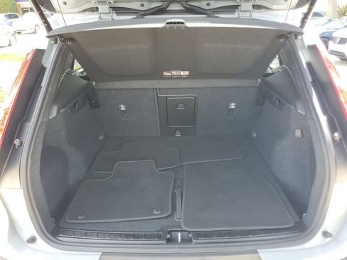 Certified 2024 Volvo XC40 B5 Plus AWD/4WD image 9