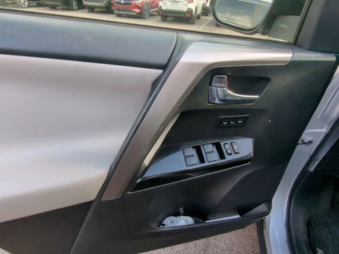 Used 2016 Toyota RAV4 Limited AWD/4WD image 8