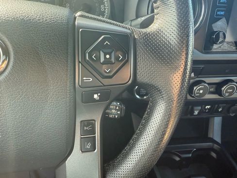 Used 2019 Toyota Tacoma TRD Off-Road image 13