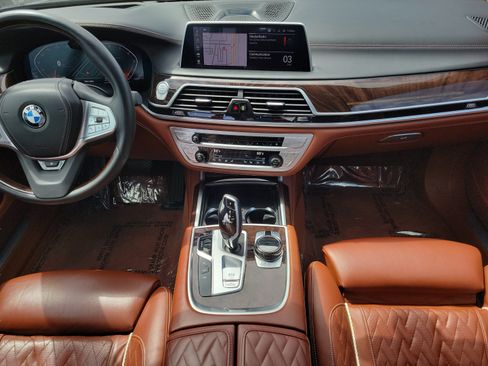 Used 2022 BMW 750i xDrive AWD/4WD image 16