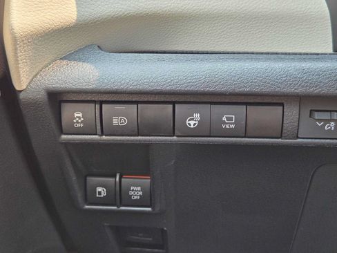 Used 2023 Toyota Sienna Platinum AWD/4WD image 33