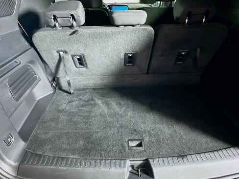 Used 2025 Chevrolet Traverse LT image 30