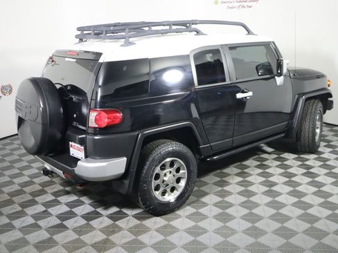 Used 2011 Toyota FJ Cruiser 4WD w/ Upgrade Pkg image 4