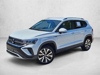 Used 2024 Volkswagen Taos SE video 1
