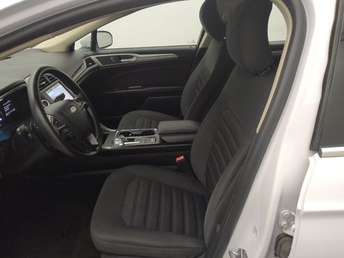 Used 2019 Ford Fusion SE FWD image 17