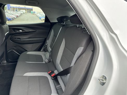 Used 2021 Chevrolet TrailBlazer LS FWD image 31