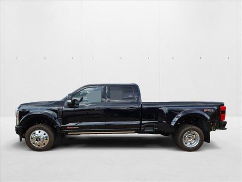 New 2025 Ford F450 Platinum w/ FX4 Off-Road Package image 5
