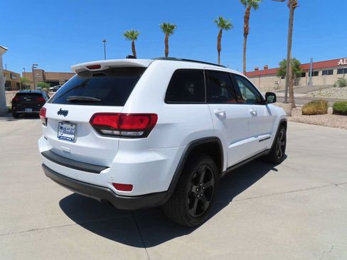 Used 2018 Jeep Grand Cherokee Laredo AWD/4WD image 6