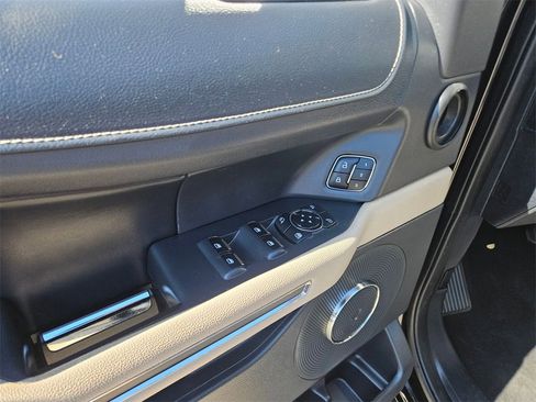 Used 2024 Ford Expedition Max XLT image 15