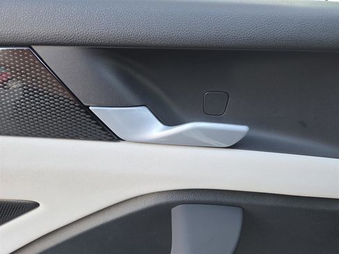 New 2025 Volkswagen Tiguan SE image 27