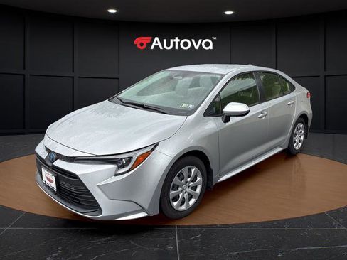 Used 2025 Toyota Corolla LE FWD image 1