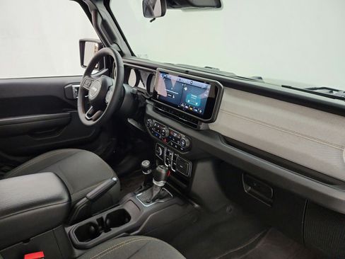 Used 2024 Jeep Wrangler Unlimited w/ Convenience Group AWD/4WD image 17