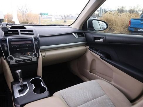 Used 2012 Toyota Camry L image 19