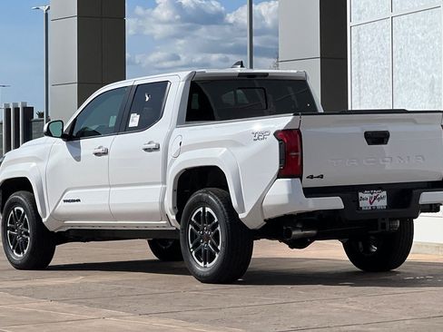 New 2025 Toyota Tacoma TRD Sport image 6