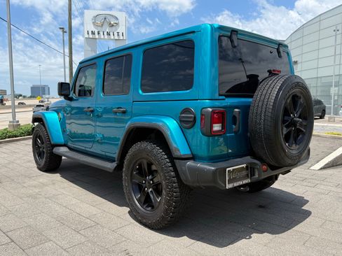 Used 2020 Jeep Wrangler Unlimited Sahara AWD/4WD image 7