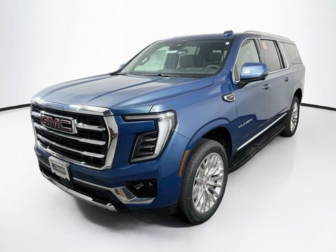 Certified 2026 GMC Yukon XL Elevation w/ Elevation Premium Package AWD/4WD image 3