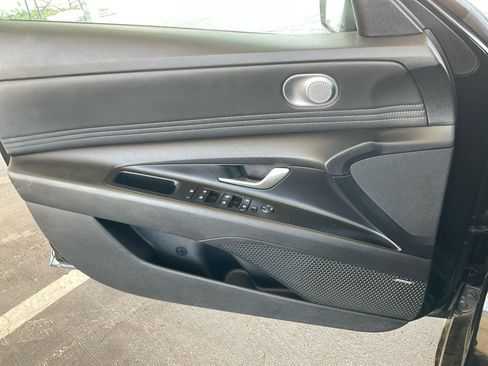 Used 2022 Hyundai Elantra SEL w/ Convenience + Premium Package image 11